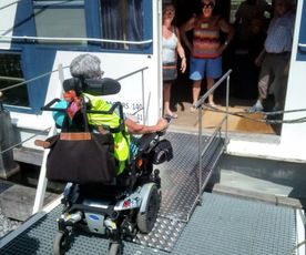 Electr rolstoel rijdt aan boord Zander 7 8 19   2
